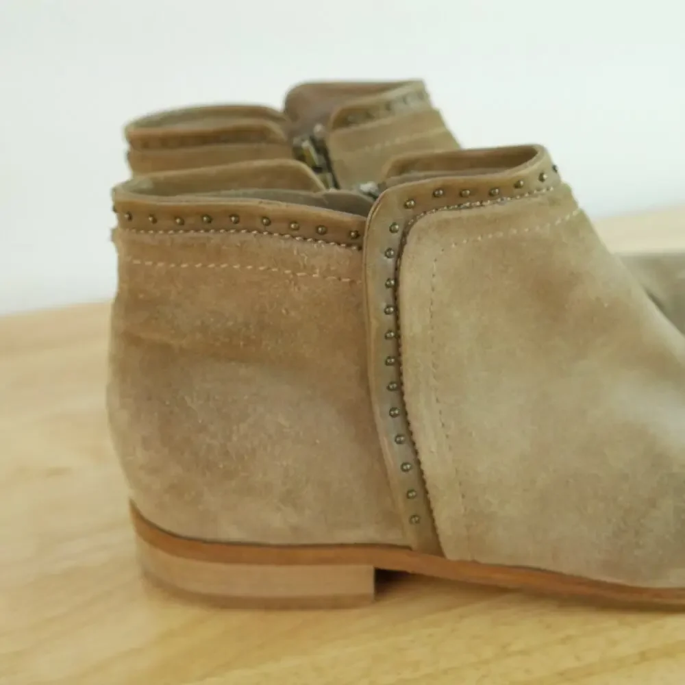 Italeau Miralda Suede Studded Ankle Bootie 37 1/2 US 7 Boho Western Italy Luxury - Picture 2 of 15